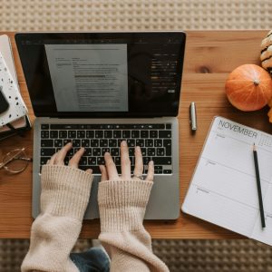 Content marketing w praktyce: Jak tworzyć treści, które przyciągają klientów?